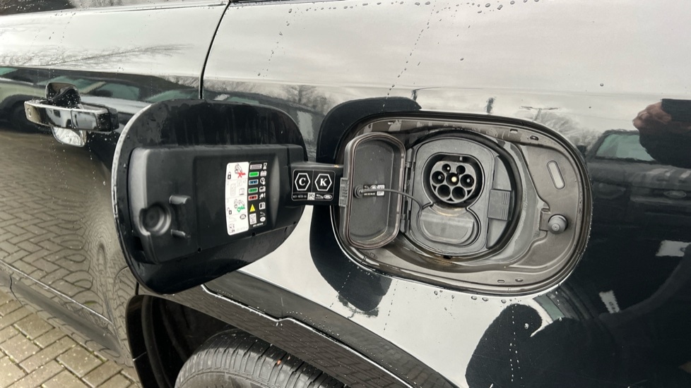 Used Land Rover Defender 2023 for sale - 77031544: Photo 42