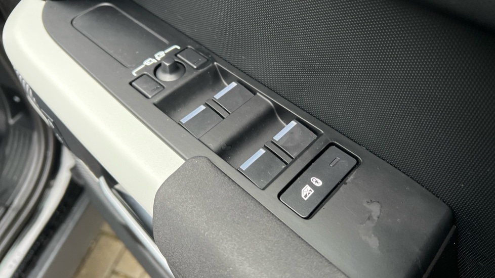 Used Land Rover Defender 2023 for sale - 77031544: Photo 43