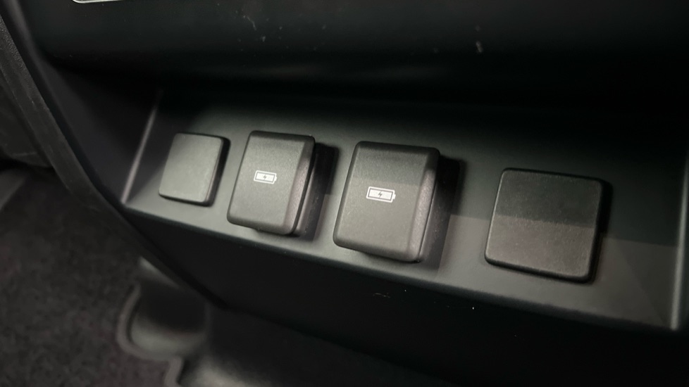 Used Land Rover Defender 2023 for sale - 77031544: Photo 51