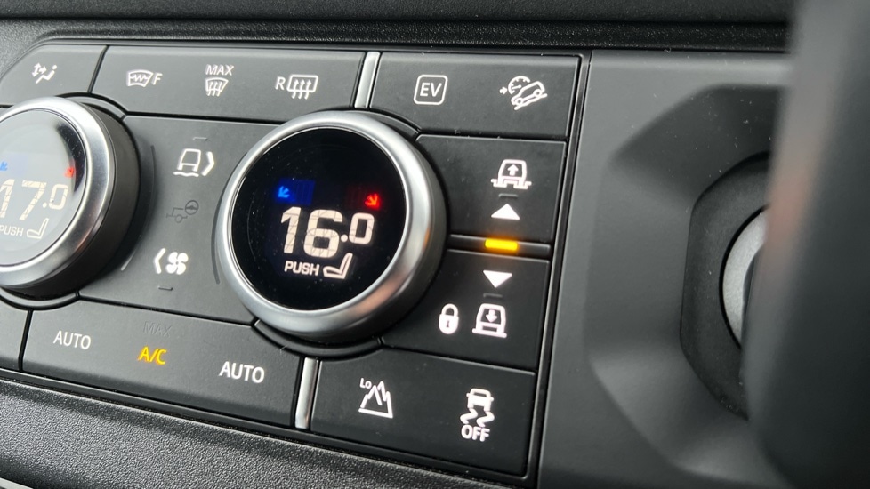 Used Land Rover Defender 2023 for sale - 77031544: Photo 65