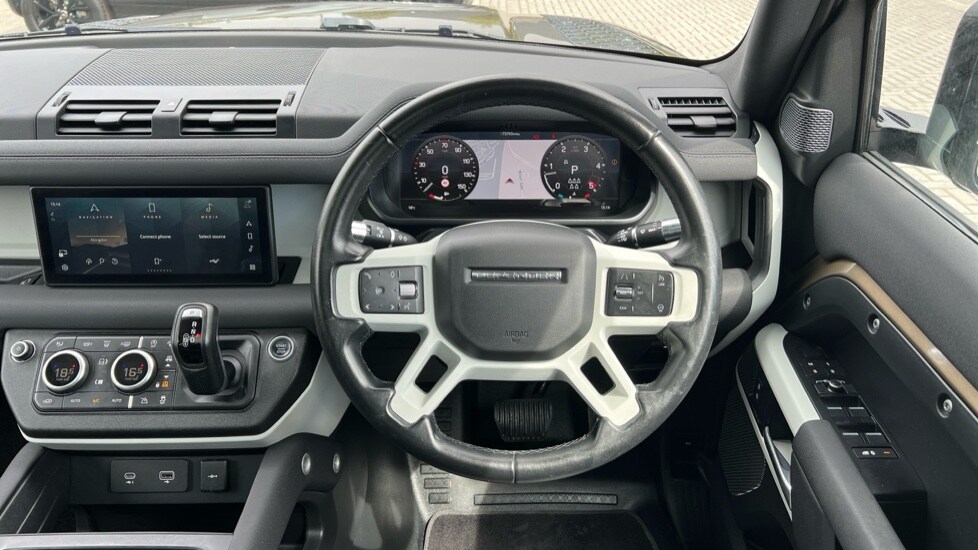 Used Land Rover Defender 2021 for sale - 77018391: Photo 15