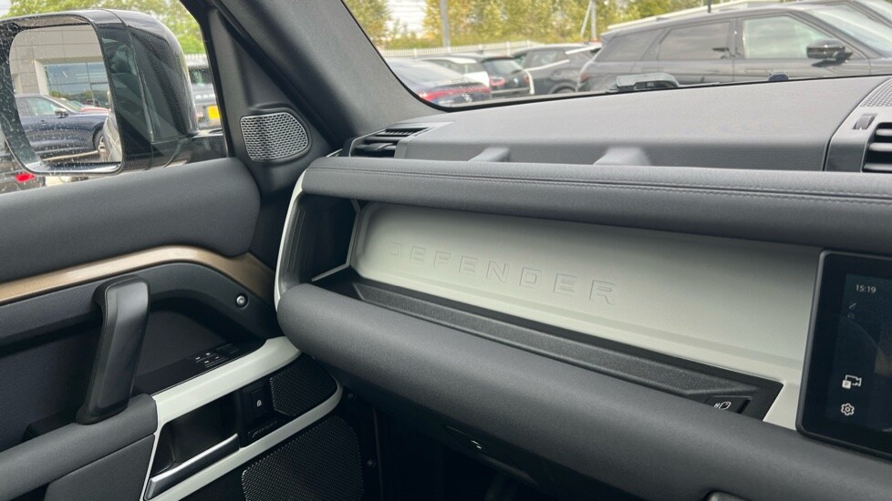 Used Land Rover Defender 2021 for sale - 77018391: Photo 23