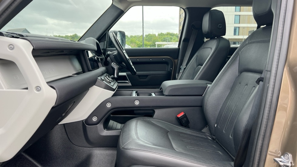 Used Land Rover Defender 2021 for sale - 77018391: Photo 3