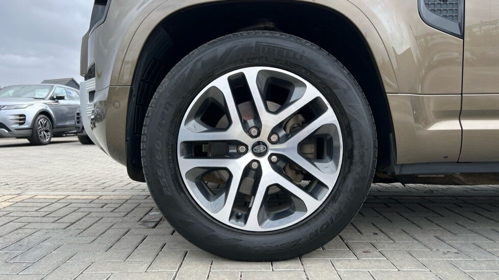 Used Land Rover Defender 2021 for sale - 77018391: Photo 31