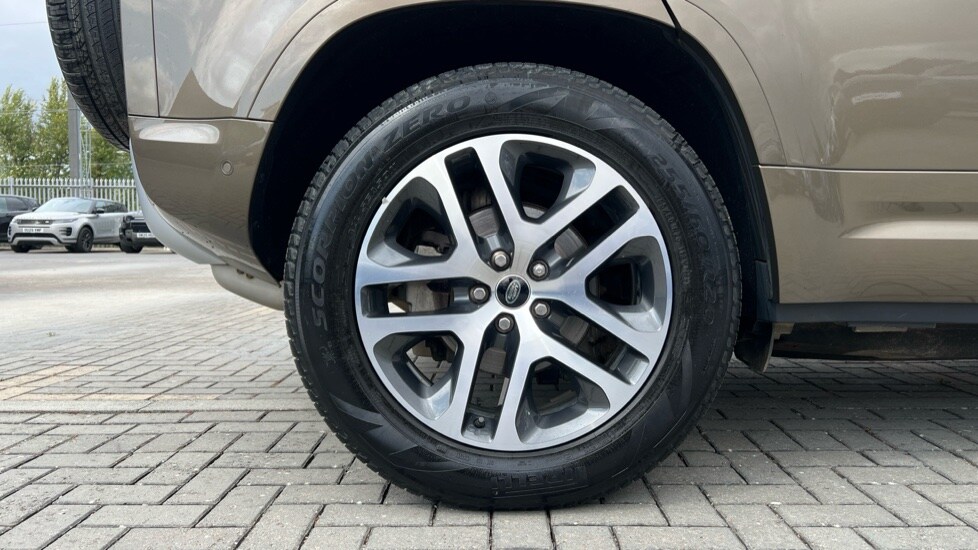 Used Land Rover Defender 2021 for sale - 77018391: Photo 32