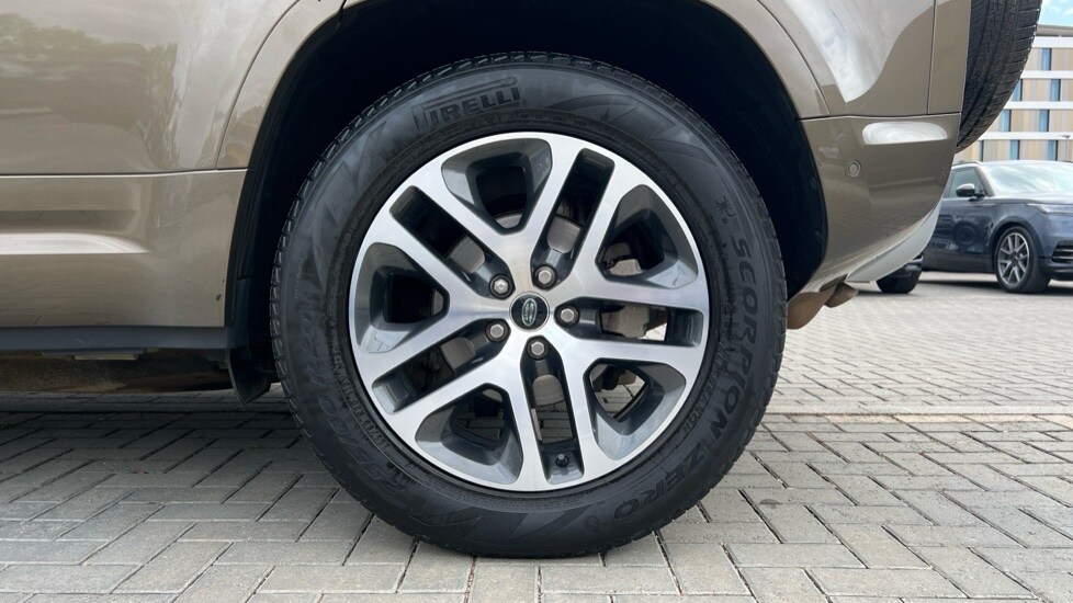 Used Land Rover Defender 2021 for sale - 77018391: Photo 33