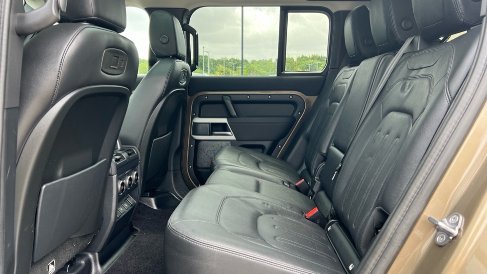 Used Land Rover Defender 2021 for sale - 77018391: Photo 4