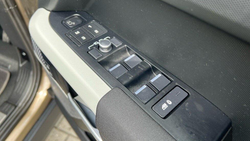 Used Land Rover Defender 2021 for sale - 77018391: Photo 44