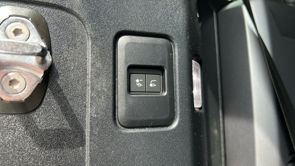 Used Land Rover Defender 2021 for sale - 77018391: Photo 57