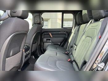 Used Land Rover Defender 2024 for sale - 75735334: Photo