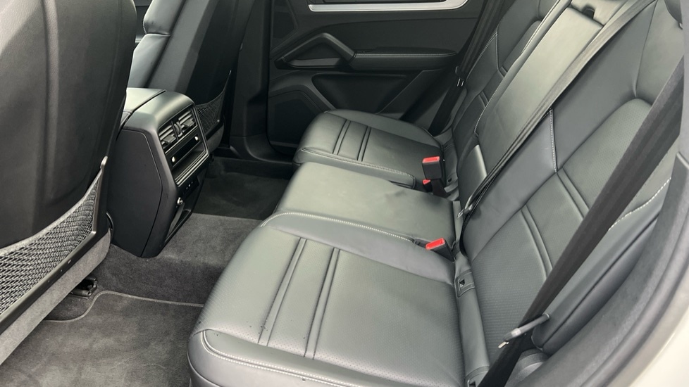 Used Porsche Cayenne 2024 for sale - 76901369: Photo 14