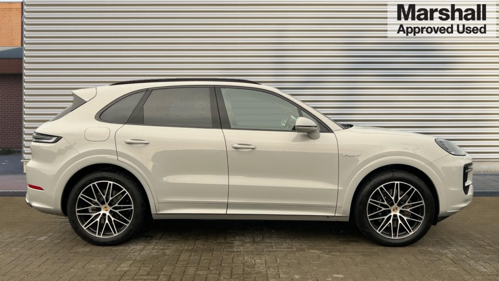 Used Porsche Cayenne 2024 for sale - 76901369: Photo 2