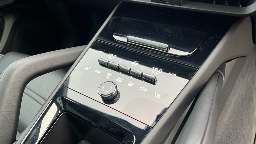 Used Porsche Cayenne 2024 for sale - 76901369: Photo 29