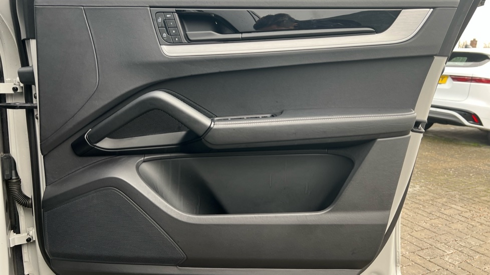 Used Porsche Cayenne 2024 for sale - 76901369: Photo 30