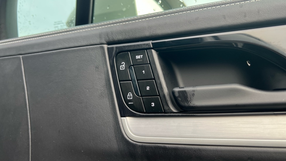 Used Porsche Cayenne 2024 for sale - 76901369: Photo 47