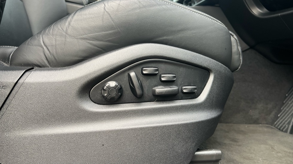 Used Porsche Cayenne 2024 for sale - 76901369: Photo 48