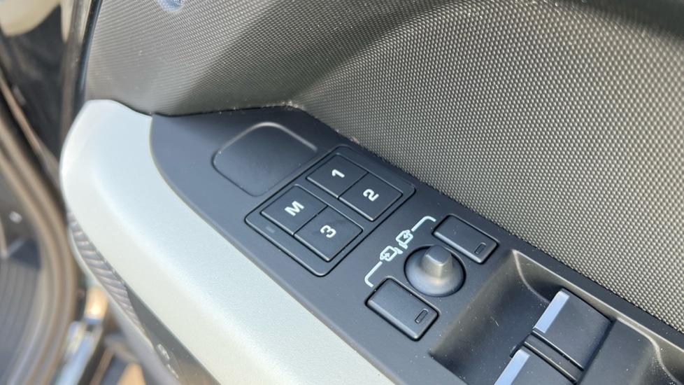 Used Land Rover Defender 2024 for sale - 76140462: Photo 45