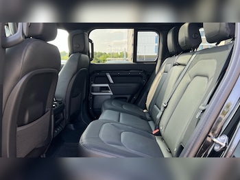 Used Land Rover Defender 2024 for sale - 76140462: Photo 4