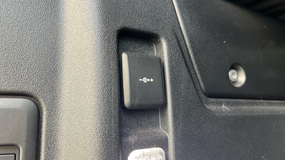 Used Land Rover Defender 2024 for sale - 76140462: Photo 56