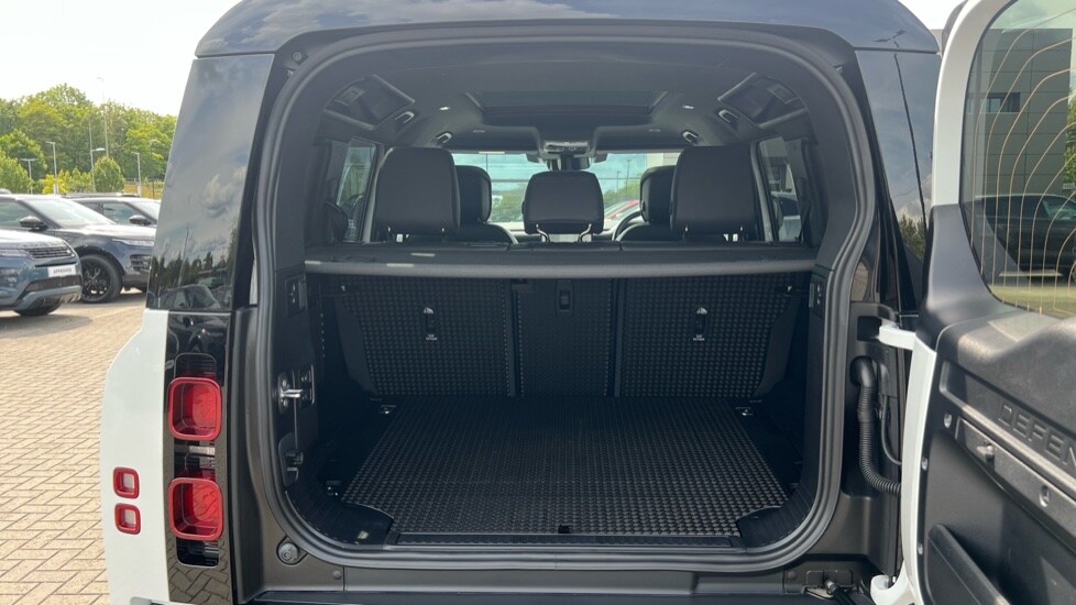 Used Land Rover Defender 2024 for sale - 76568042: Photo 10