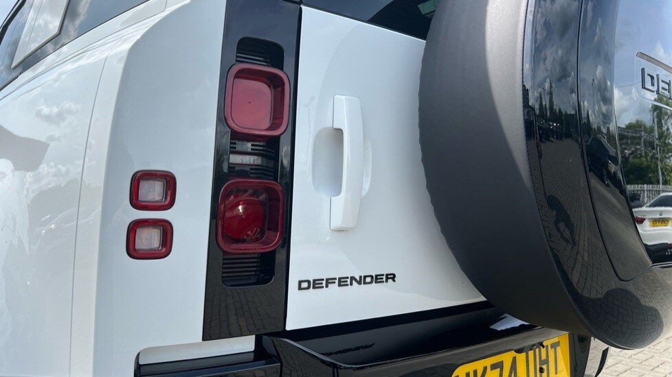 Used Land Rover Defender 2024 for sale - 76568042: Photo 19