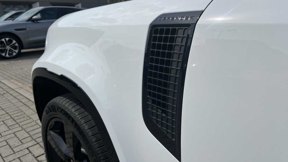 Used Land Rover Defender 2024 for sale - 76568042: Photo 20