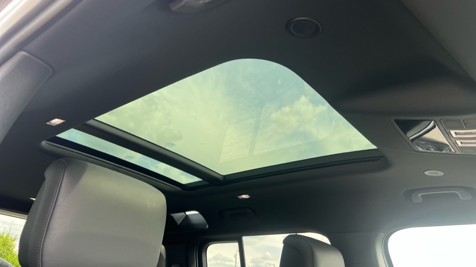 Used Land Rover Defender 2024 for sale - 76568042: Photo 21