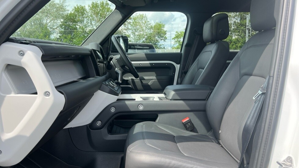 Used Land Rover Defender 2024 for sale - 76568042: Photo 3