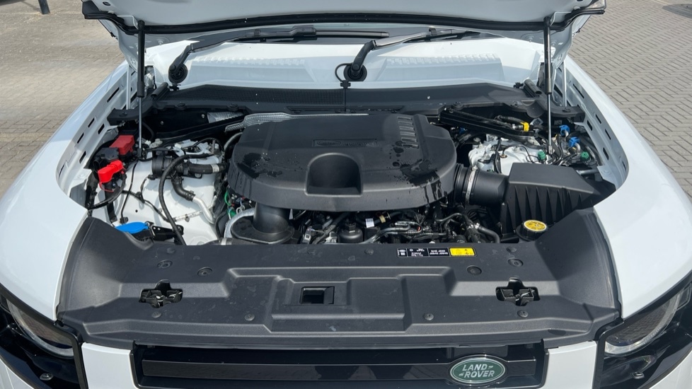 Used Land Rover Defender 2024 for sale - 76568042: Photo 30