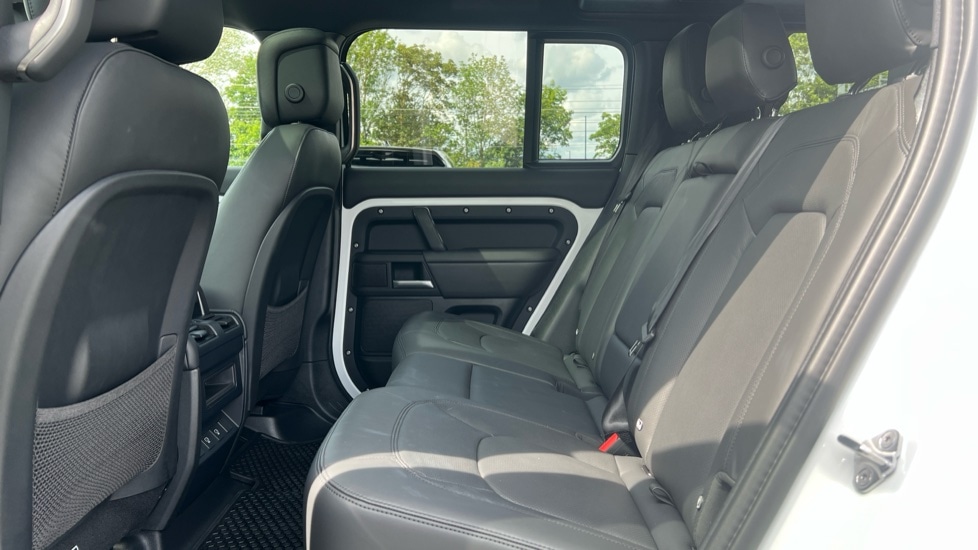 Used Land Rover Defender 2024 for sale - 76568042: Photo 4