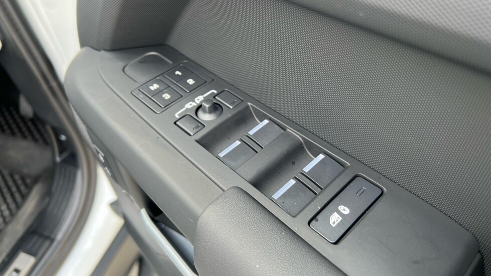 Used Land Rover Defender 2024 for sale - 76568042: Photo 45