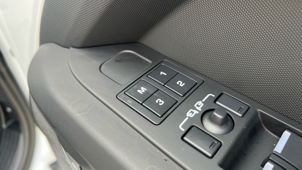 Used Land Rover Defender 2024 for sale - 76568042: Photo 46