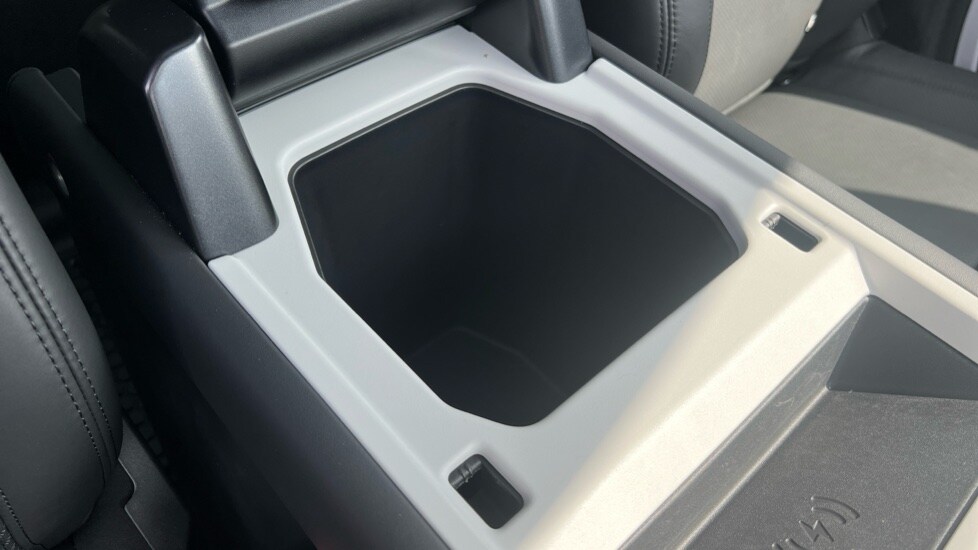 Used Land Rover Defender 2024 for sale - 76568042: Photo 51