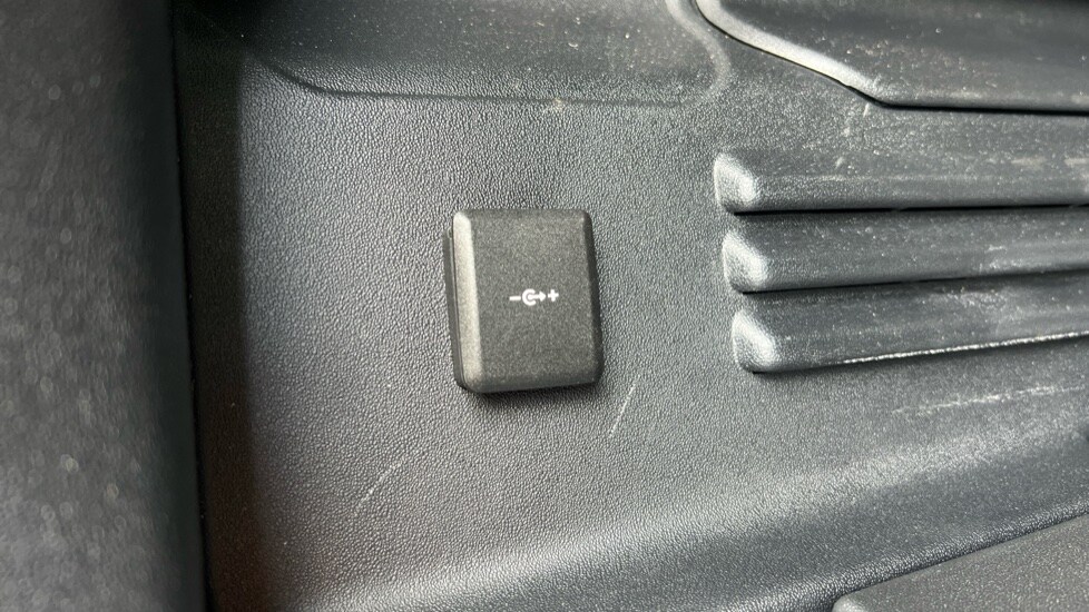 Used Land Rover Defender 2024 for sale - 76568042: Photo 58