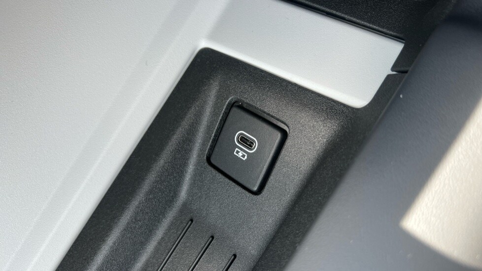 Used Land Rover Defender 2024 for sale - 76568042: Photo 61