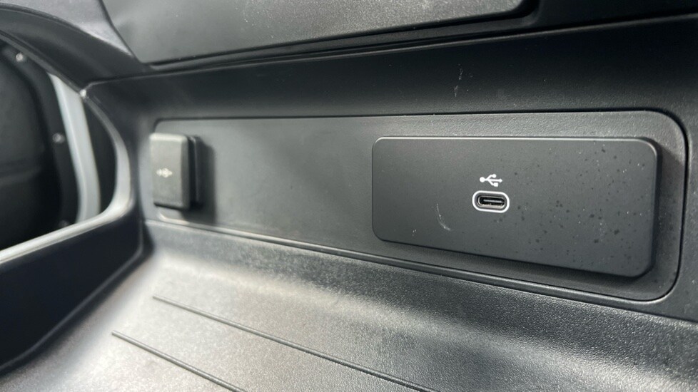 Used Land Rover Defender 2024 for sale - 76568042: Photo 76