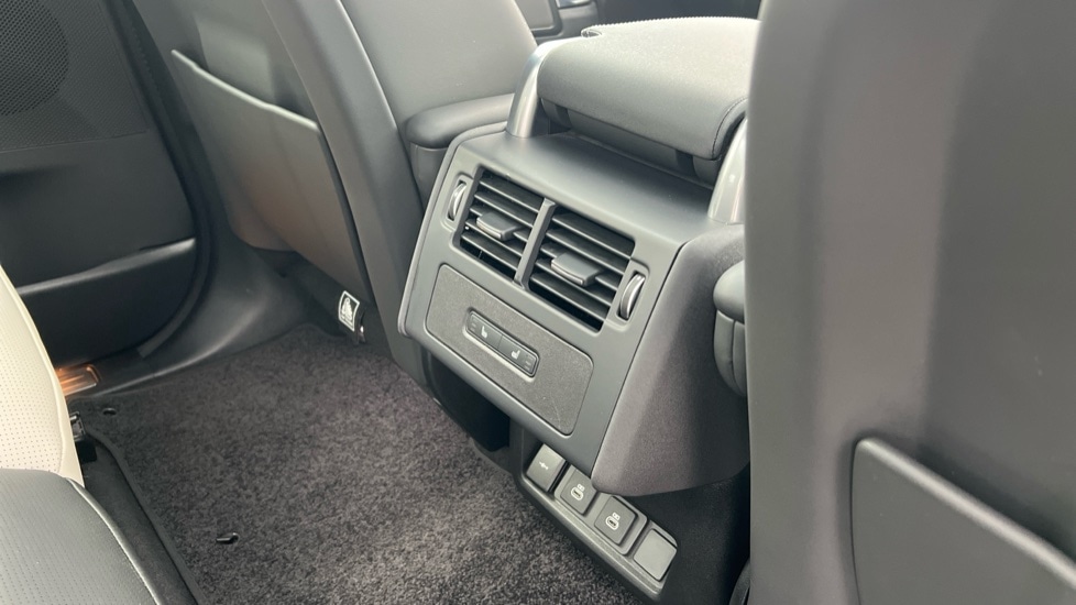 Used Land Rover Discovery 2024 for sale - 76086619: Photo 31