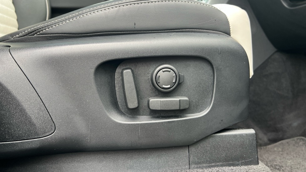 Used Land Rover Discovery 2024 for sale - 76086619: Photo 79