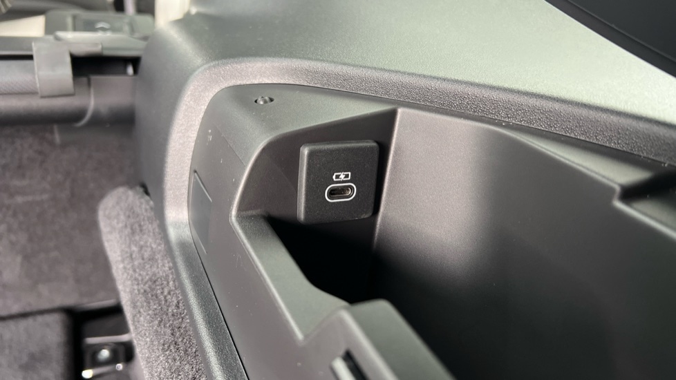 Used Land Rover Discovery 2024 for sale - 76086619: Photo 91