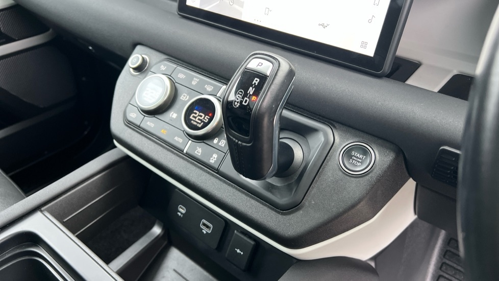 Used Land Rover Defender 2022 for sale - 76540137: Photo 13