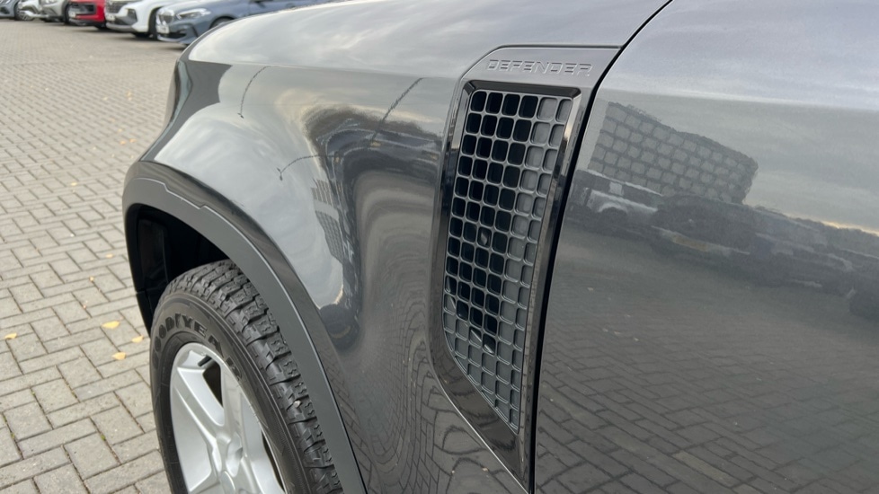 Used Land Rover Defender 2022 for sale - 76540137: Photo 20