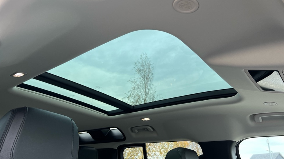 Used Land Rover Defender 2022 for sale - 76540137: Photo 21