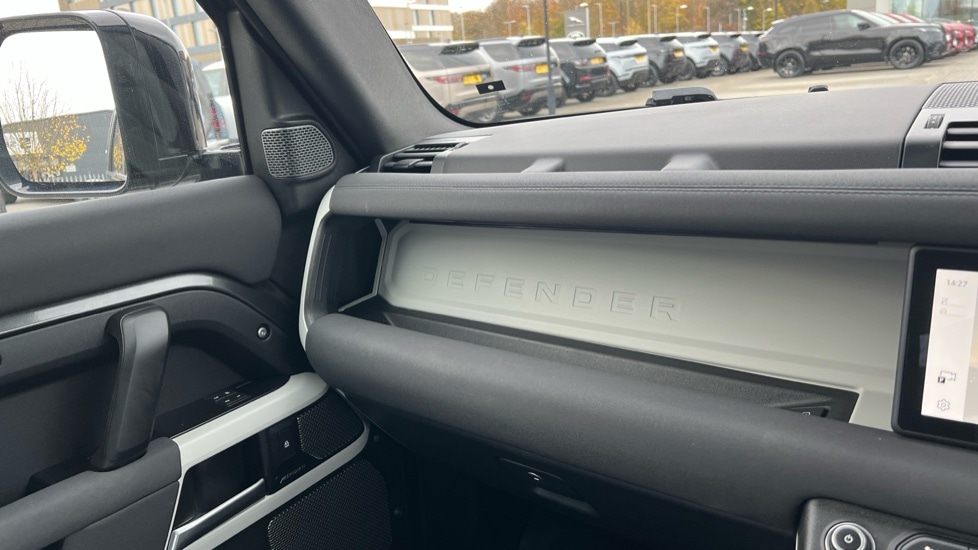 Used Land Rover Defender 2022 for sale - 76540137: Photo 23