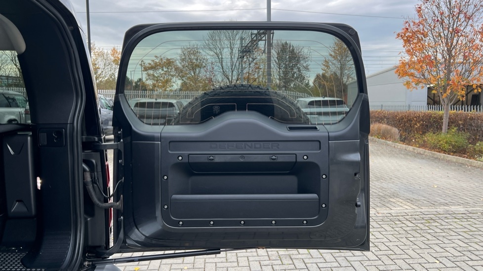Used Land Rover Defender 2022 for sale - 76540137: Photo 24