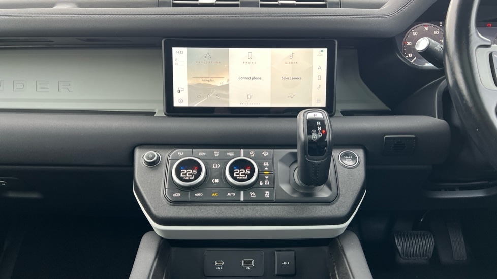 Used Land Rover Defender 2022 for sale - 76540137: Photo 29