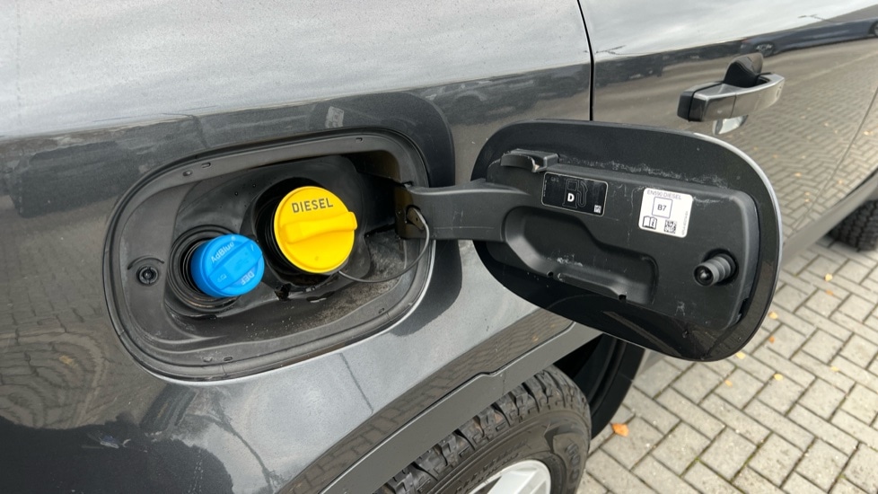 Used Land Rover Defender 2022 for sale - 76540137: Photo 43