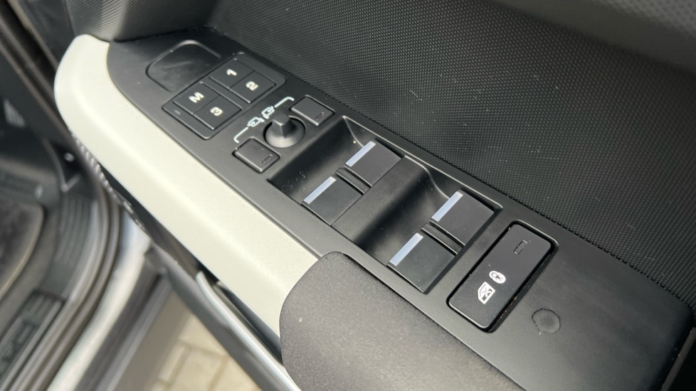 Used Land Rover Defender 2022 for sale - 76540137: Photo 44