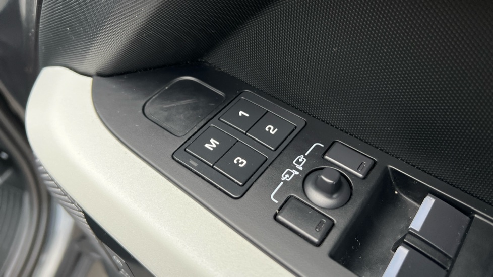 Used Land Rover Defender 2022 for sale - 76540137: Photo 45