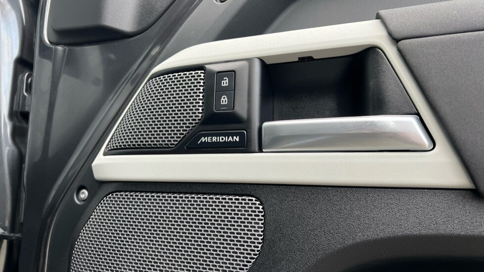 Used Land Rover Defender 2022 for sale - 76540137: Photo 46