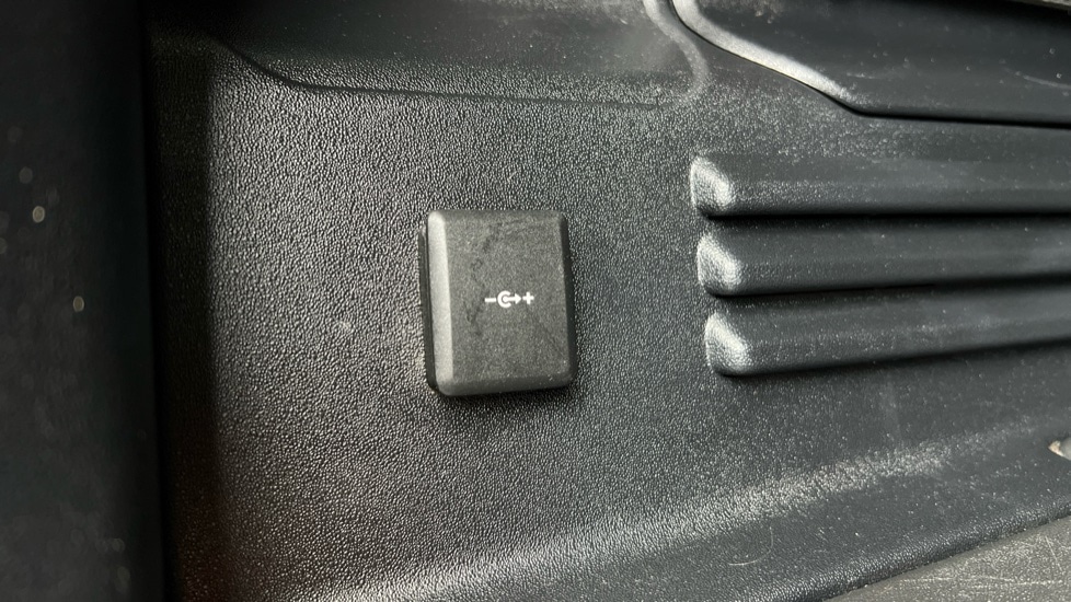 Used Land Rover Defender 2022 for sale - 76540137: Photo 53